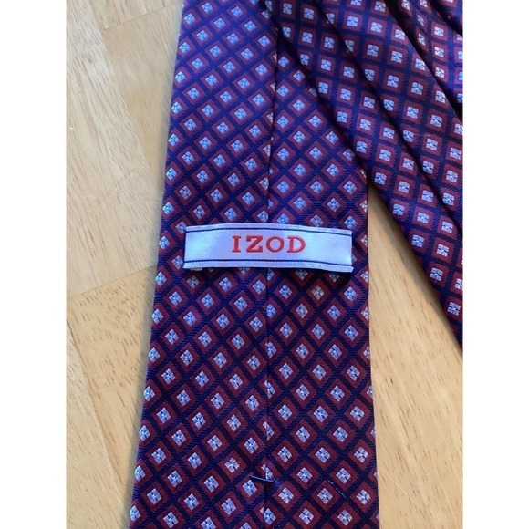 IZOD Designer Blue Red Geometric Men’s Necktie Tie 100%‎ Silk - Picture 4 of 5
